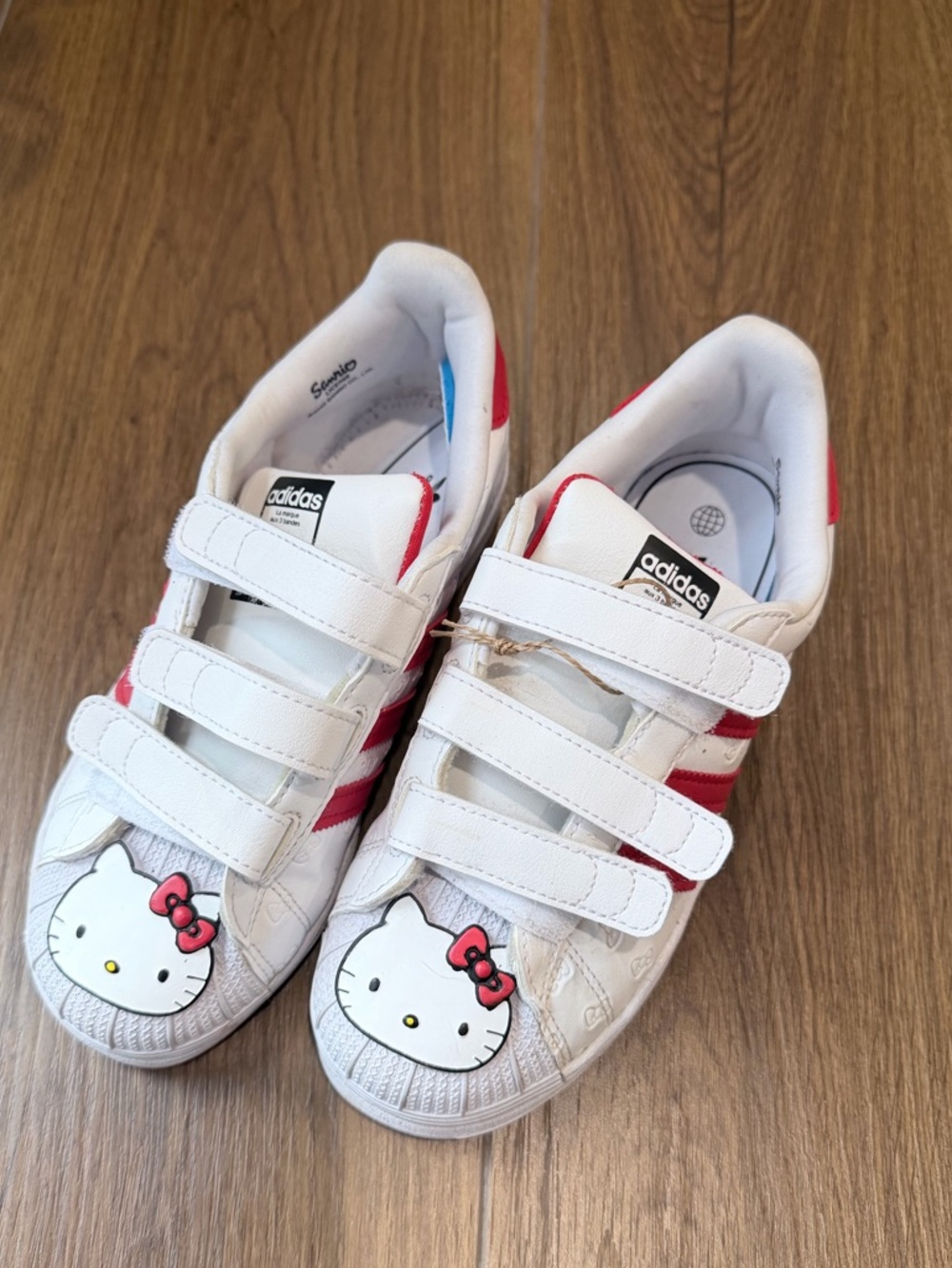Used Adidas Originals  Superstar Hello Kitty (Little Kid) size US 3